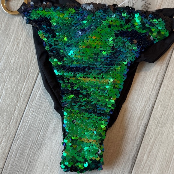 Beach Bunny Bikini - Picture 4 of 6